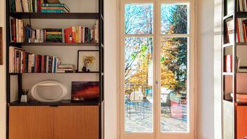 Căn hộ, quang cảnh núi | Bộ đồ giường cao cấp, chăn bông, bàn ủi/dụng cụ ủi quần áo