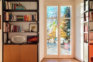 公寓, 山景 | 高档床上用品、羽绒被、熨斗/熨衣板、婴儿床