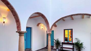 Deluxe appartement, uitzicht op de binnenplaats | Terras