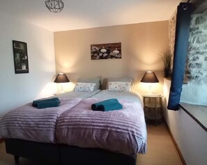 2 chambres, fer et planche à repasser, lit parapluie, Wi-Fi gratuit