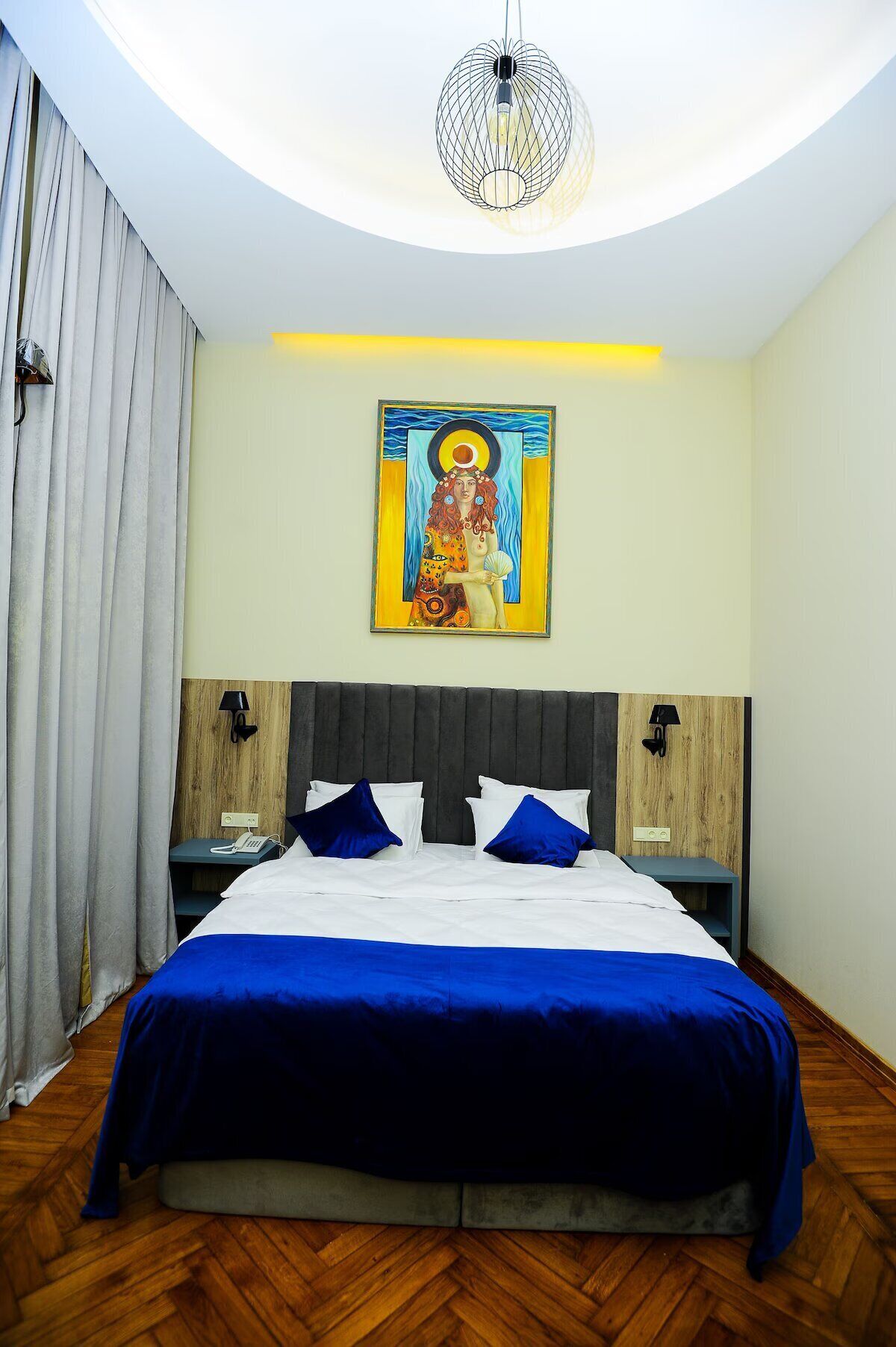 Comfort driepersoonskamer, uitzicht op stad | Luxe beddengoed, Select Comfort-bedden, een minibar