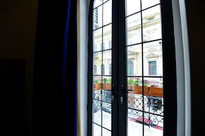 Standard dubbelrum eller tvåbäddsrum - balkong | Sängtillbehör av högsta kvalitet, Select Comfort-madrasser och minibar