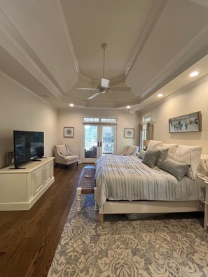 4 bedrooms, iron/ironing board, free WiFi, bed sheets