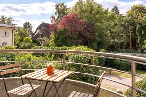 Outdoor dining - Studio 4* with balcony and parking in Bel Air (Luxembourg)