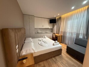 Standard Studio | Desk, free WiFi - La Villa Bnb (Tirana)