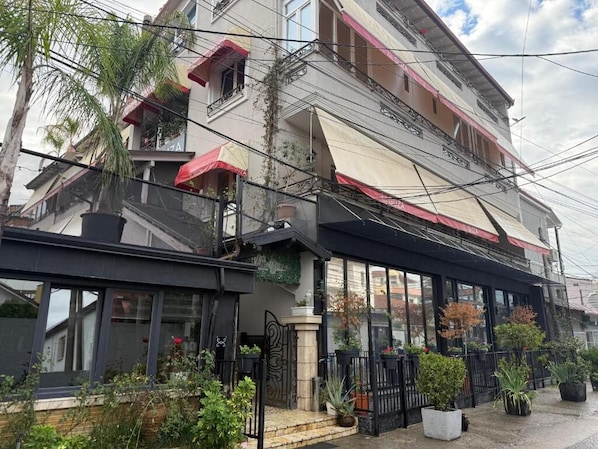 Front of property - La Villa Bnb (Tirana)