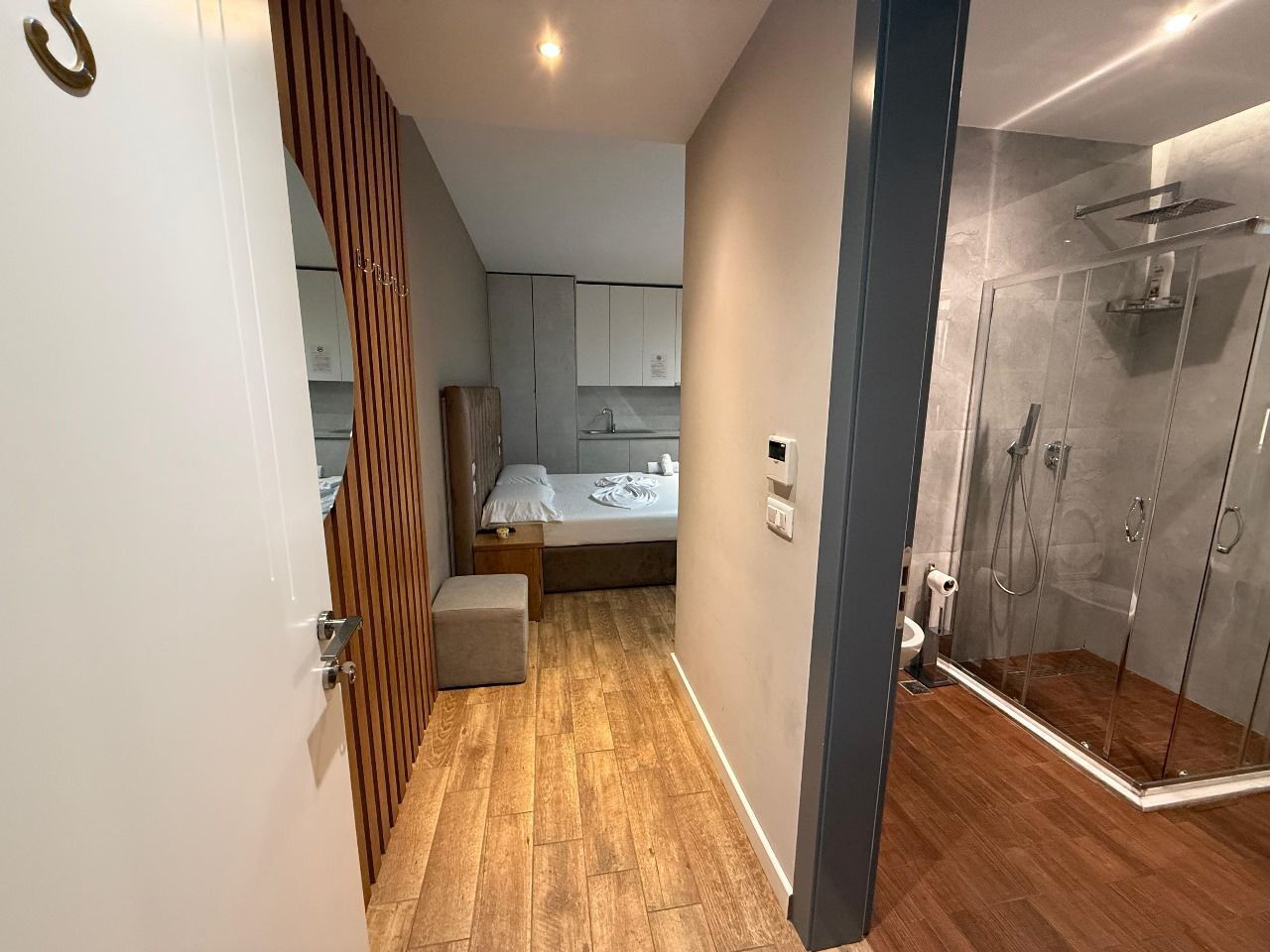 Classic-studiolejlighed - balkon | Bruser på badeværelset