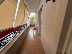 Comfort Studio | Terrace/patio - La Villa Bnb (Tirana)