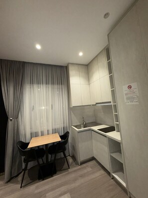 Private kitchenette - La Villa Bnb (Tirana)