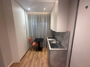 標準開放式客房 | 私人小型廚房 | 小冰箱