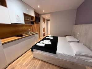 Desk, free WiFi - La Villa Bnb (Tirana)