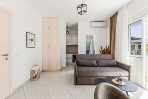 House | Living area - 1BR Apartment With Mountain Views Golem (Golem)