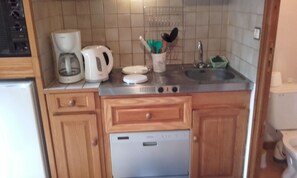 Private kitchen - In the heart of unspoilt nature, stay in a chestnut dryer (Montsalvy)