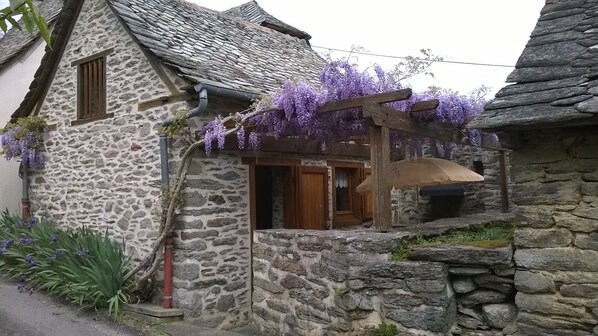 Exterior - In the heart of unspoilt nature, stay in a chestnut dryer (Montsalvy)