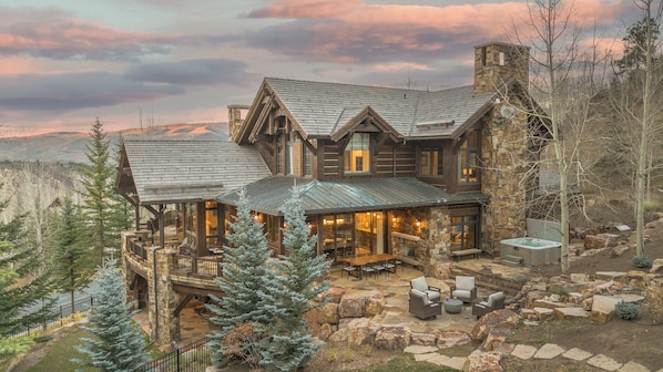 المنشأة من الخارج