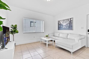 TV - ° Charming   3BR 2Bth Apt ENJOY the 8th Street ° (Miami)