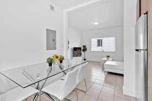 Interior - ° Charming   3BR 2Bth Apt ENJOY the 8th Street ° (Miami)