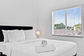 3 bedrooms, desk, iron/ironing board, travel cot - ° Charming   3BR 2Bth Apt ENJOY the 8th Street ° (Miami)