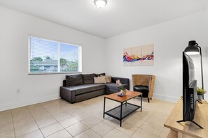 TV - ° Comfy Apt on 8th Street °  Enjoy Latin life (Miami)