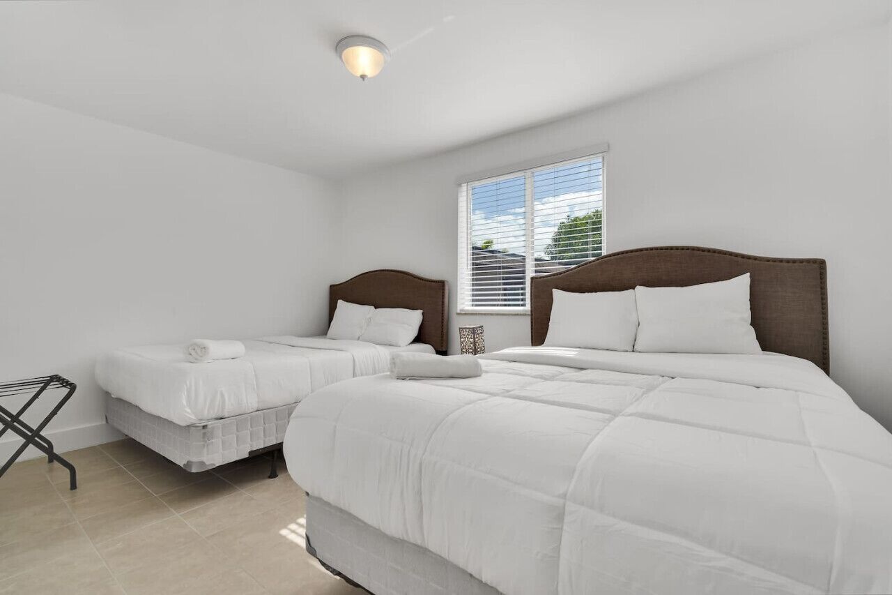 2 bedrooms, desk, iron/ironing board, travel crib