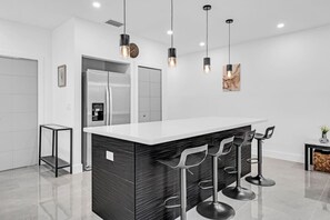 Interior - Luxury House 10 Ppl 3 mins with Pool & Parking (Miami)