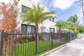 Exterior - °Comfy Apt 5 min walking to Design District° (Miami)