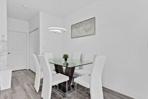 Dining - °Comfy Apt 5 min walking to Design District° (Miami)
