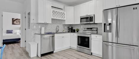 Refrigerador, microondas, horno, placa de cocina