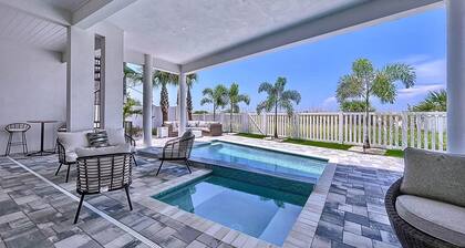 Beach Two: Style Meets the Shore w/ Pool and Spa
