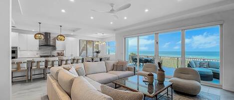 スマートテレビ、暖炉、ステレオ