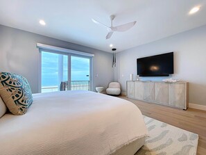 5 bedrooms, iron/ironing board, travel cot, free WiFi - Beach Two: Style Meets the Shore w/ Pool and Spa (Treasure Island)