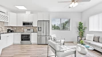 Coffee/tea maker, fridge, microwave, oven