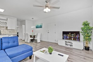 TV - °Magical bright Apt 5min walking  Design District° (Miami)