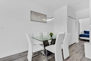 Dining - °Stylish Lux Apt 5 min walking to Design District° (Miami)