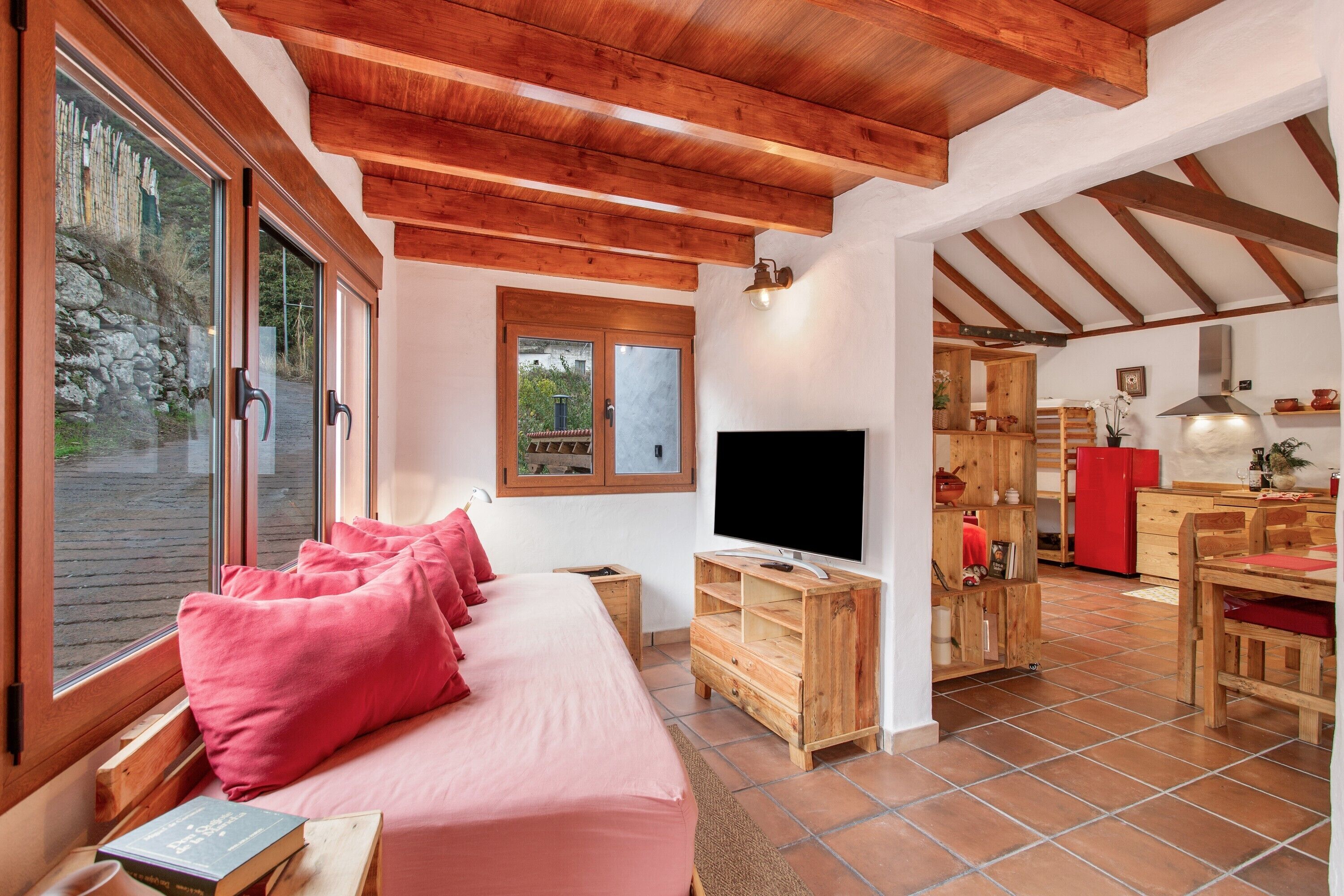 2 slaapkamers, een strijkplank/strijkijzer, wifi, beddengoed