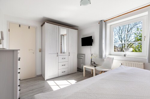 Holiday Home 'Ferienhaus Mit 4-Räume, 115 Qm' with Private Terrace, Shared Garden and Wi-Fi