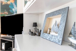 Interior - Holiday Home 'Ferienhaus Mit 4-Räume, 115 Qm' with Private Terrace, Shared Garden and Wi-Fi (Neukirchen)