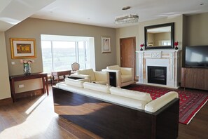 Living area - Discover a Marvellous Building in Donegal for the Ultimate Relaxing Getaway (Donegal)