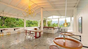 ํ
๋ผ์ค/ํํฐ์ค