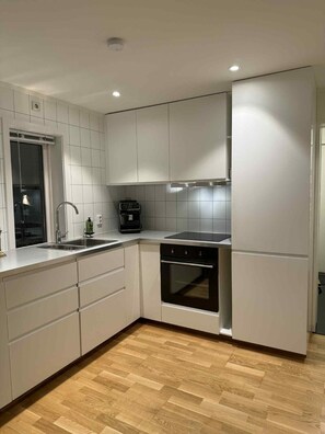 Refrigerador, microondas, horno, placa de cocina