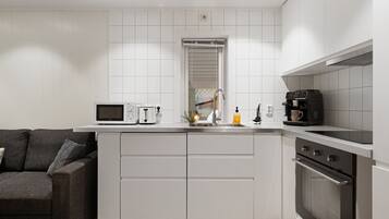 Kjøleskap, mikrobølgeovn, ovn og kokeplater