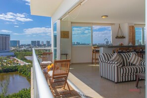 Property grounds - 3-bedroom condo in marvelous Cancún with AC (Cancún)