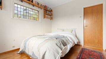 4 bedrooms, WiFi, bed sheets