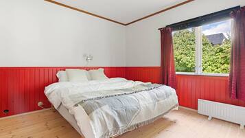 4 bedrooms, WiFi, bed sheets