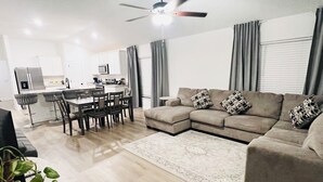 Unclassified image, 2 of 23, button - Wonderful 3-bedroom house with AC in Fort Myers (Fort Myers)