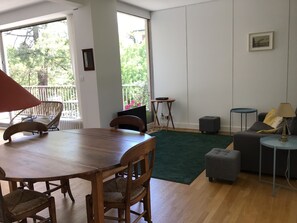 Télévision, cheminée