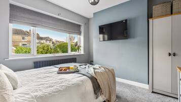 5 bedrooms, individually decorated, individually furnished, free WiFi