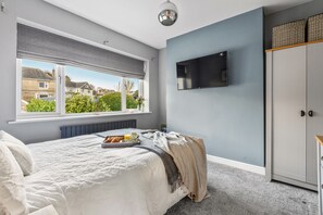 5 kamar tidur dan didekorasi berbeda-beda