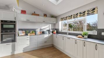 Fridge, dishwasher, toaster, cookware/dishes/utensils