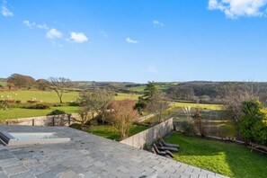 Property grounds - Newlands (Yelverton)